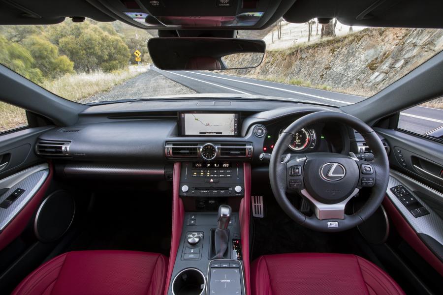 Торпедо Lexus RC350 F-Sport 2018 года  (AU) (фото 7 из 8)